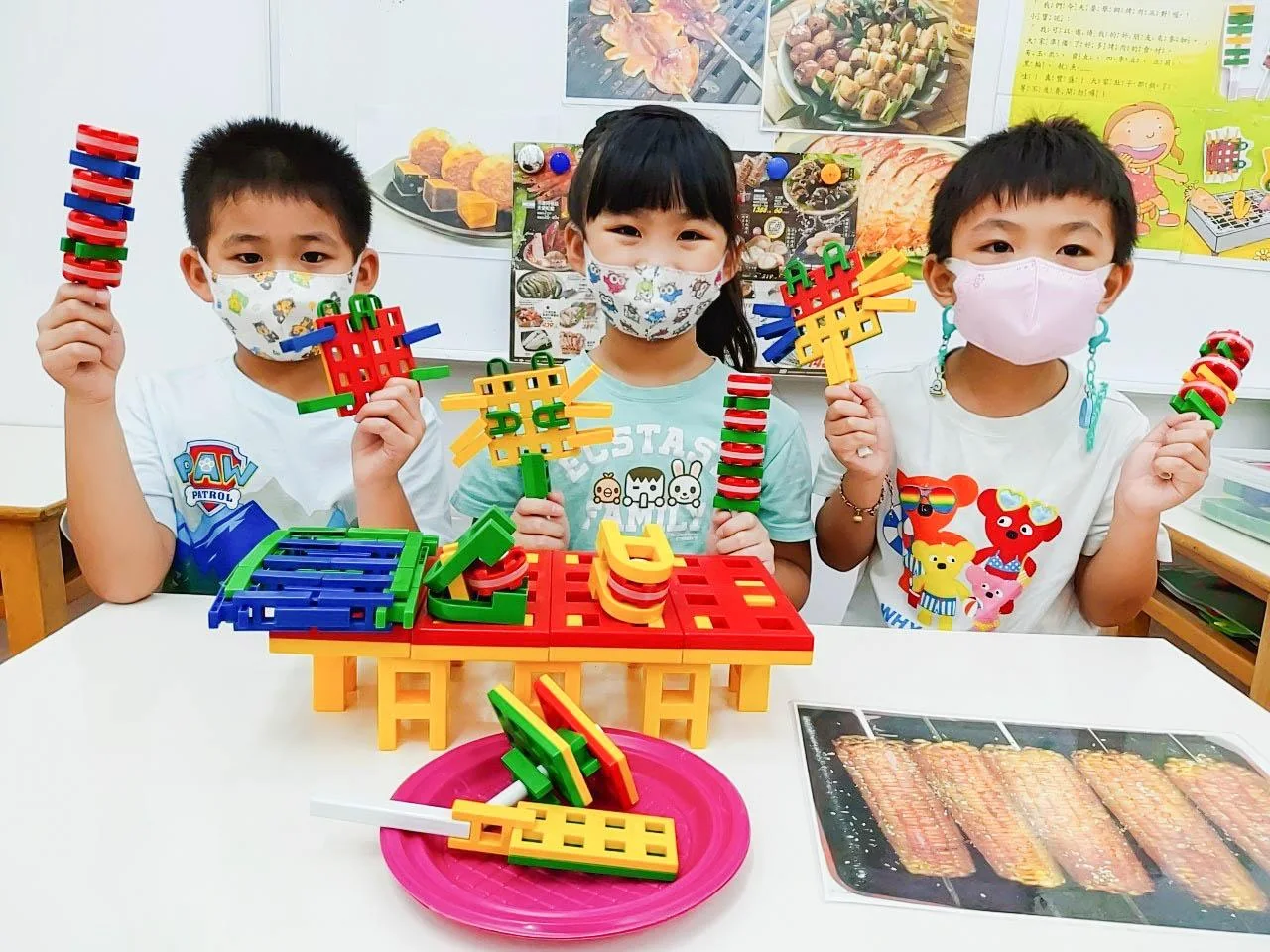 孩子操作 3C3Q 積木 1